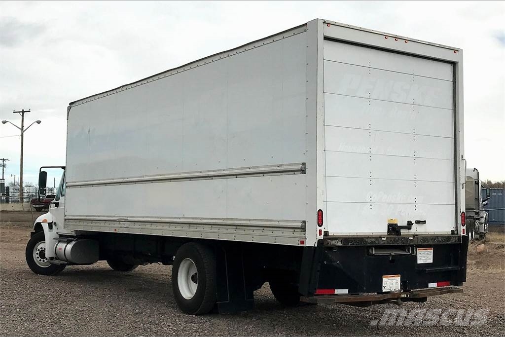 International 4300 SBA 4X2 Camiones caja cerrada