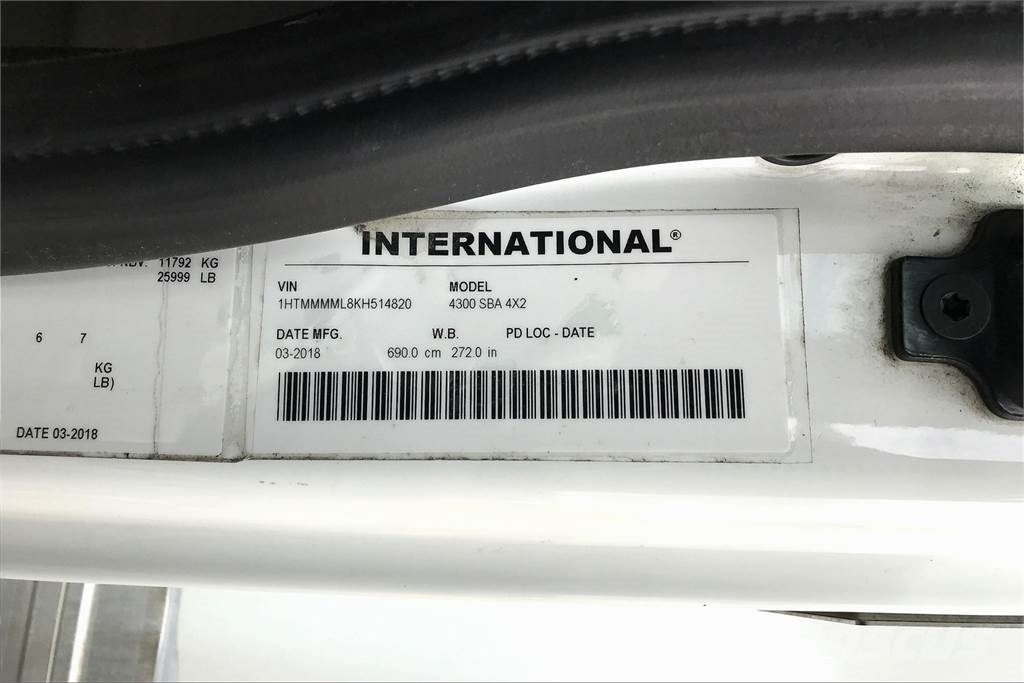 International 4300 SBA 4X2 Camiones caja cerrada