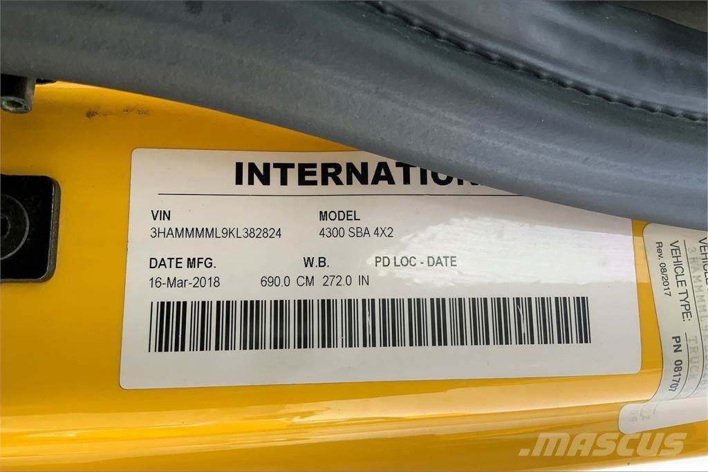 International 4300 SBA 4X2 Camiones caja cerrada