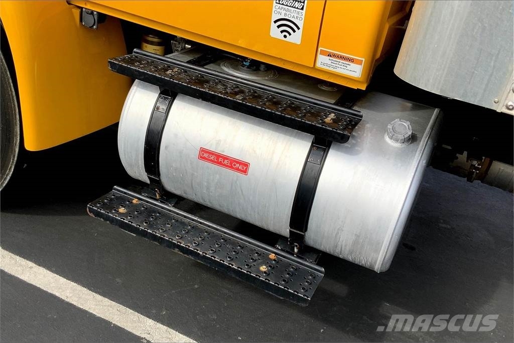 International 4300 SBA 4X2 Box trucks