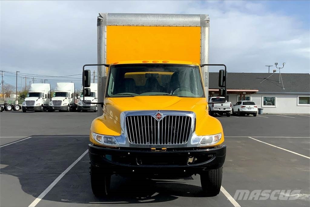 International 4300 SBA 4X2 Box trucks