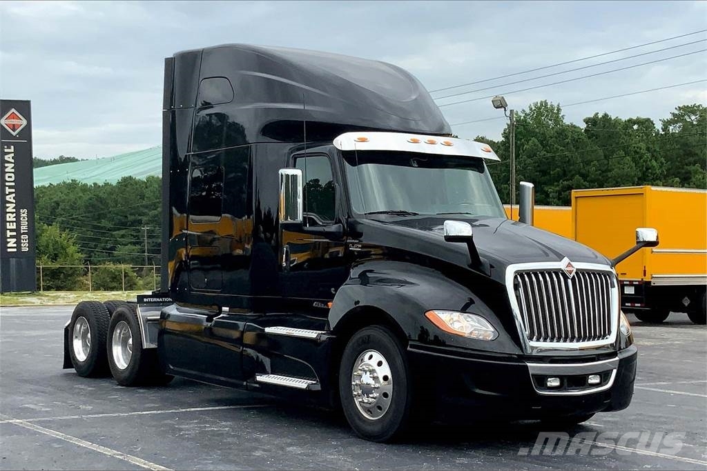 International LT625 6x4 Prime Movers