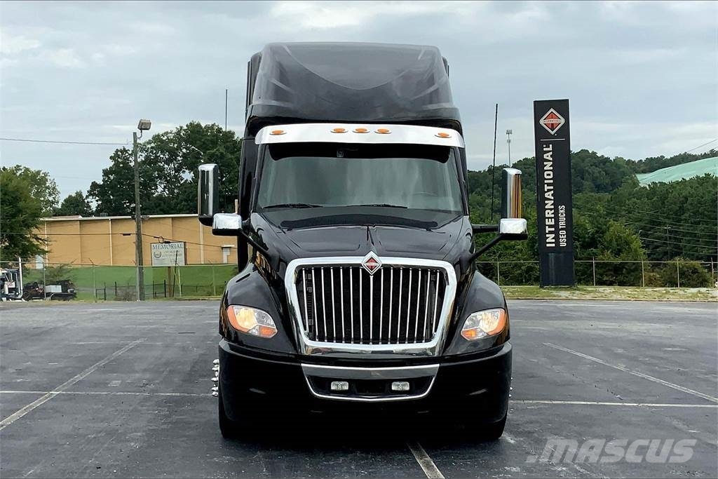 International LT625 6x4 Prime Movers