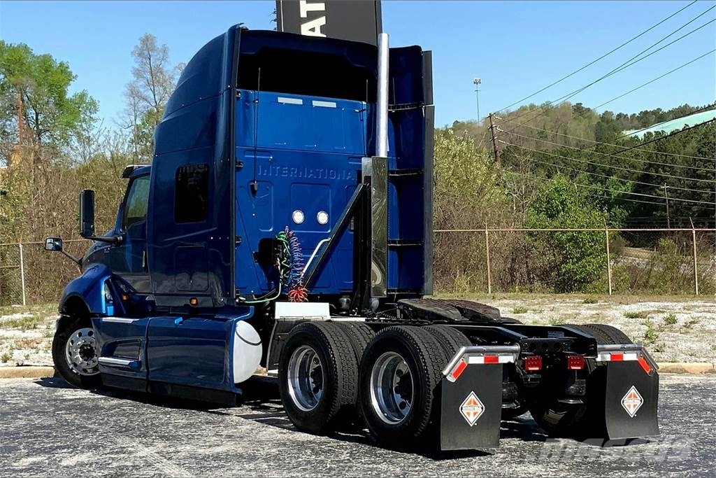 International LT625 6x4 Prime Movers