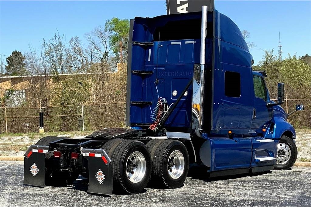International LT625 6x4 Prime Movers