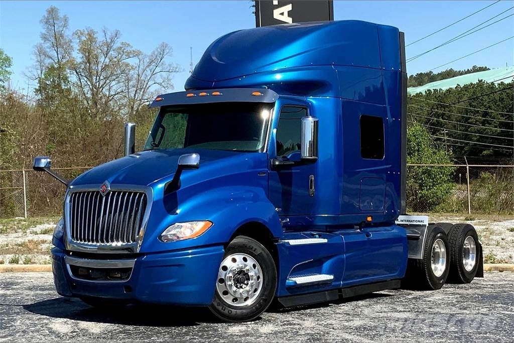 International LT625 6x4 Prime Movers