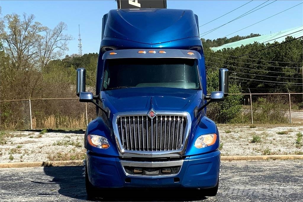 International LT625 6x4 Prime Movers