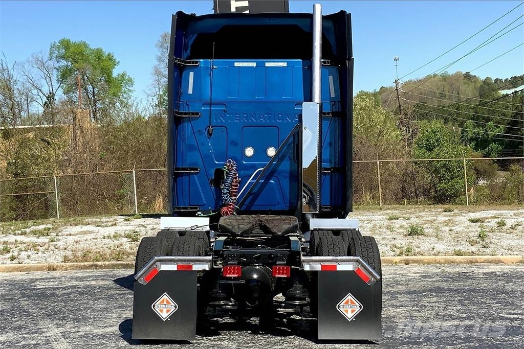 International LT625 6x4 Prime Movers