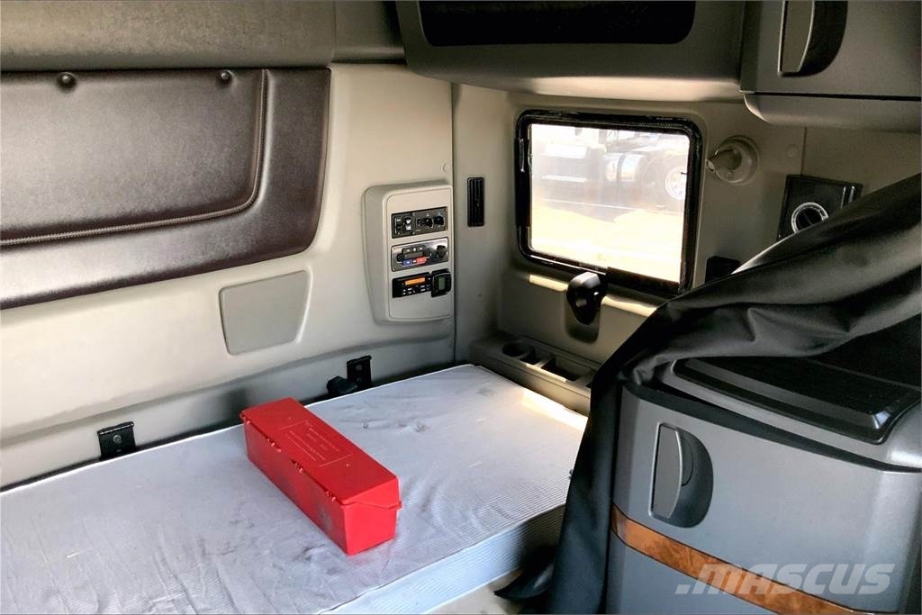 International LT625 6x4 Prime Movers