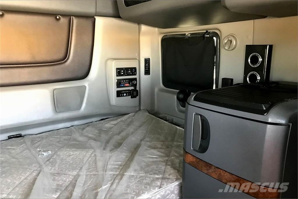 International LT625 6x4 Prime Movers