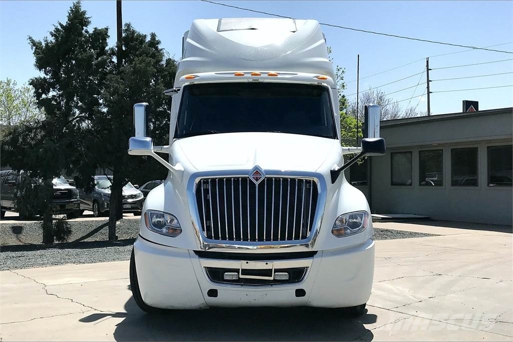 International LT625 6x4 Prime Movers
