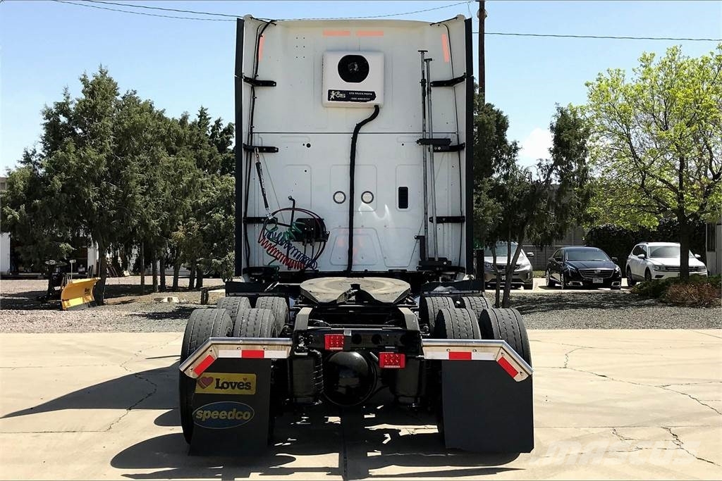International LT625 6x4 Prime Movers