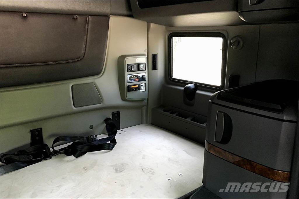 International LT625 6x4 Prime Movers