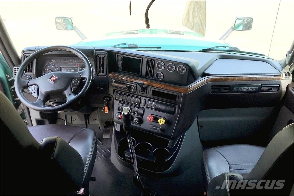 International LT625 6x4 Prime Movers