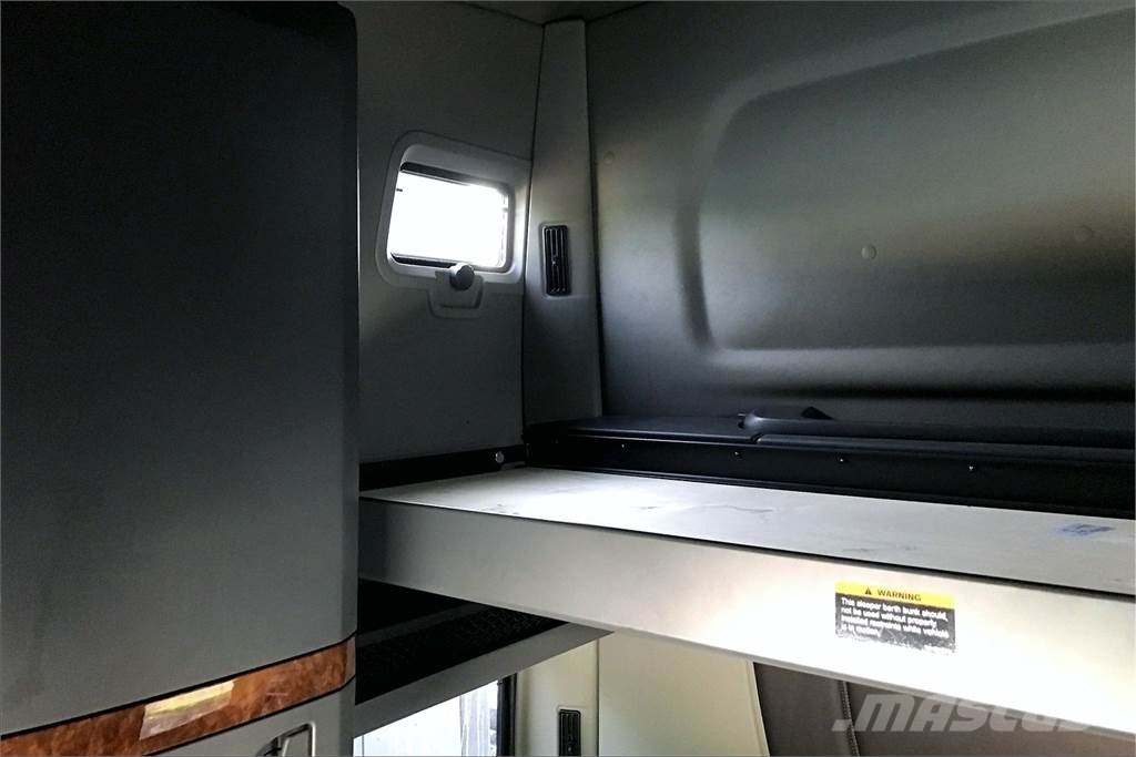 International LT625 6x4 Prime Movers