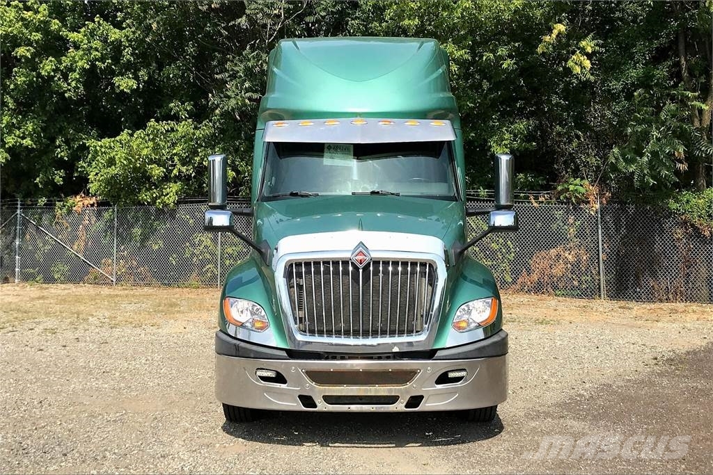 International LT625 6x4 Prime Movers