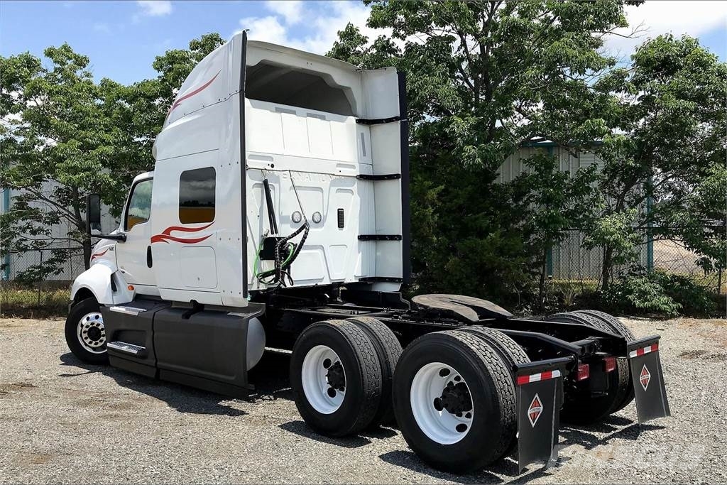 International LT625 6x4 Prime Movers