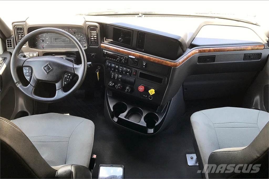 International LT625 6x4 Prime Movers