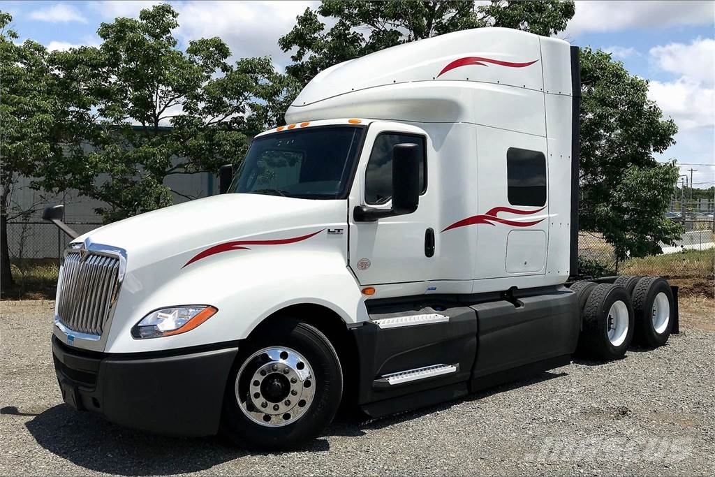 International LT625 6x4 Prime Movers
