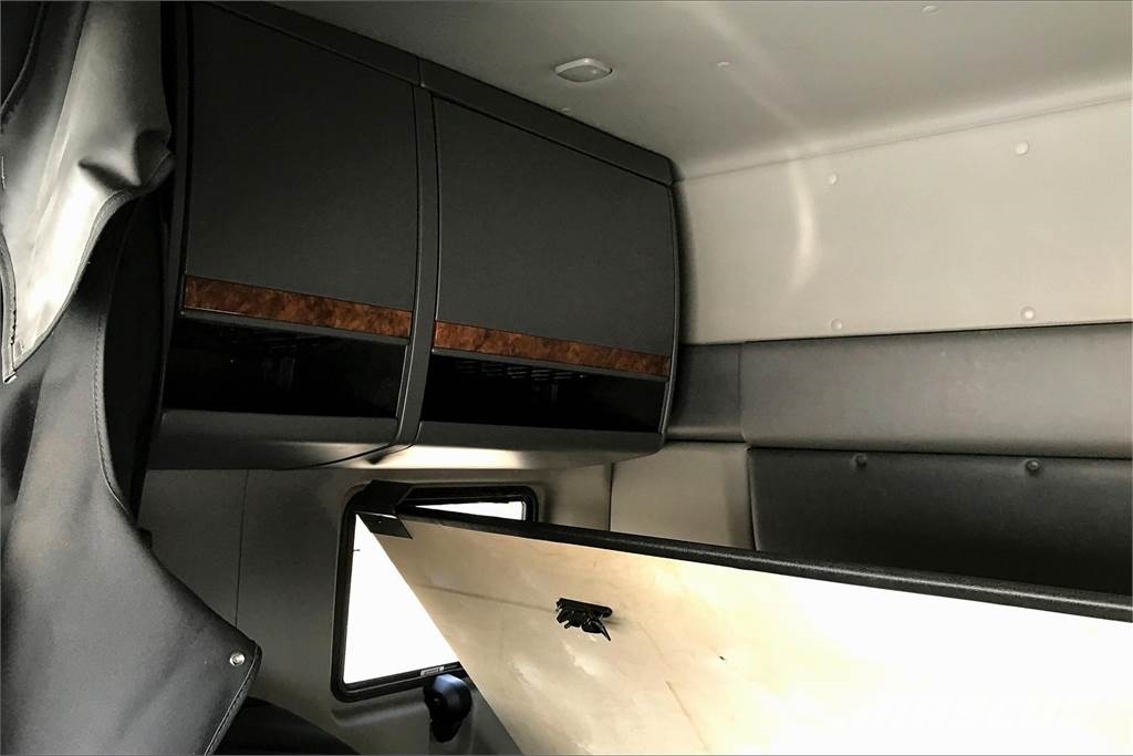 International LT625 6x4 Prime Movers