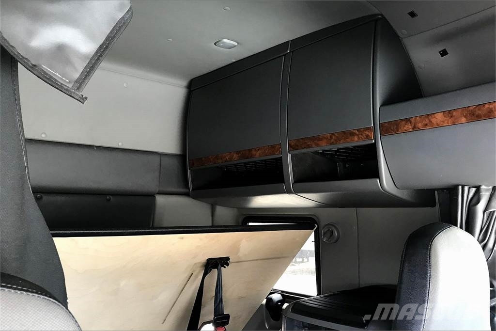 International LT625 6x4 Prime Movers