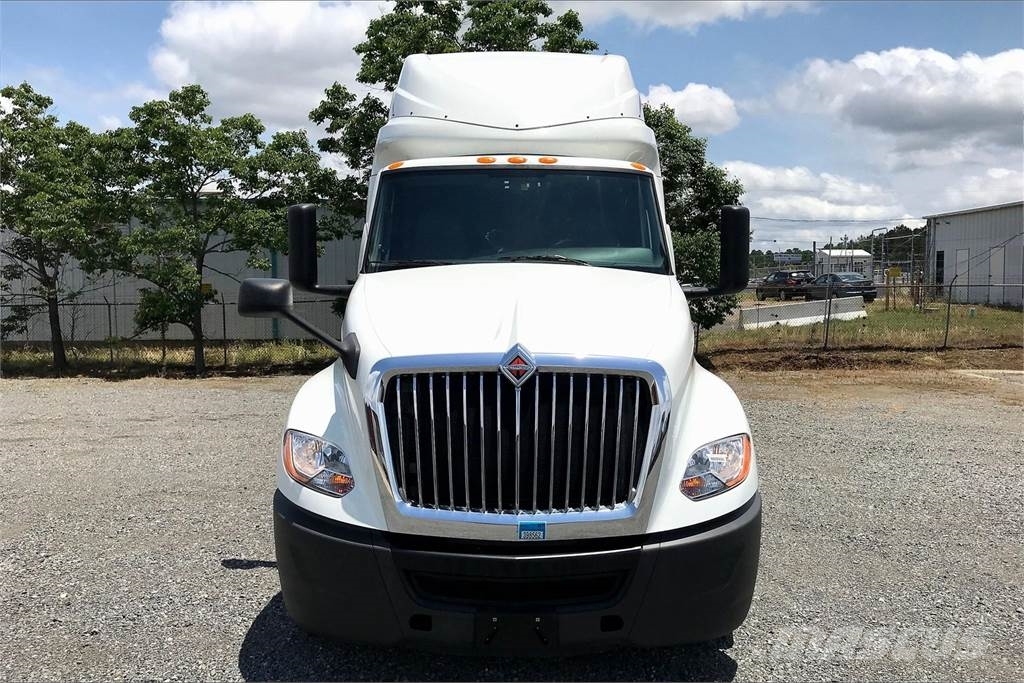 International LT625 6x4 Prime Movers
