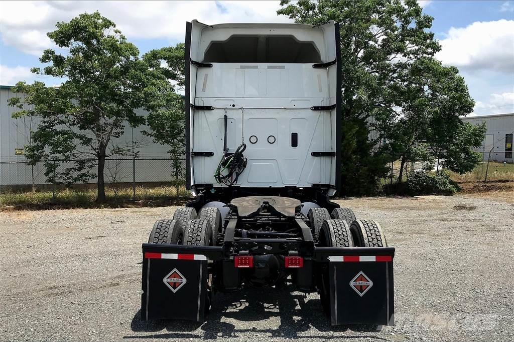 International LT625 6x4 Prime Movers