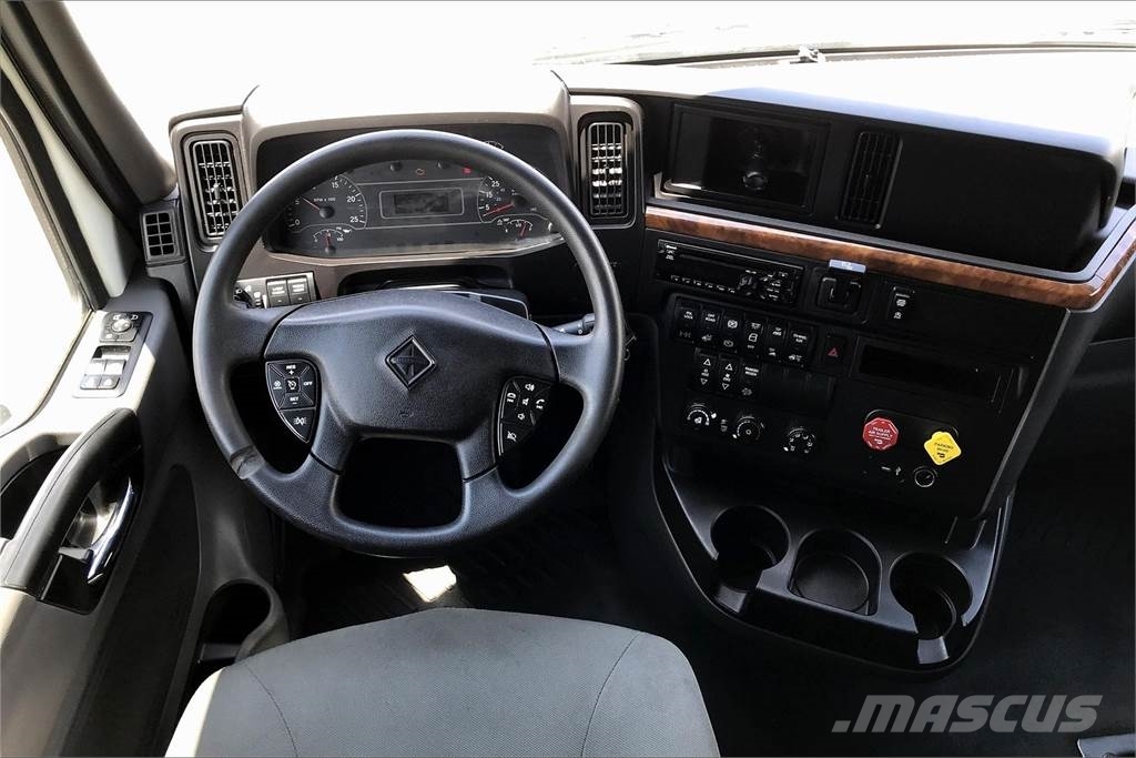 International LT625 6x4 Prime Movers