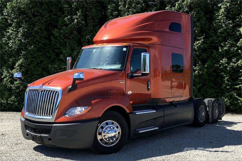 International LT625 6x4 Prime Movers