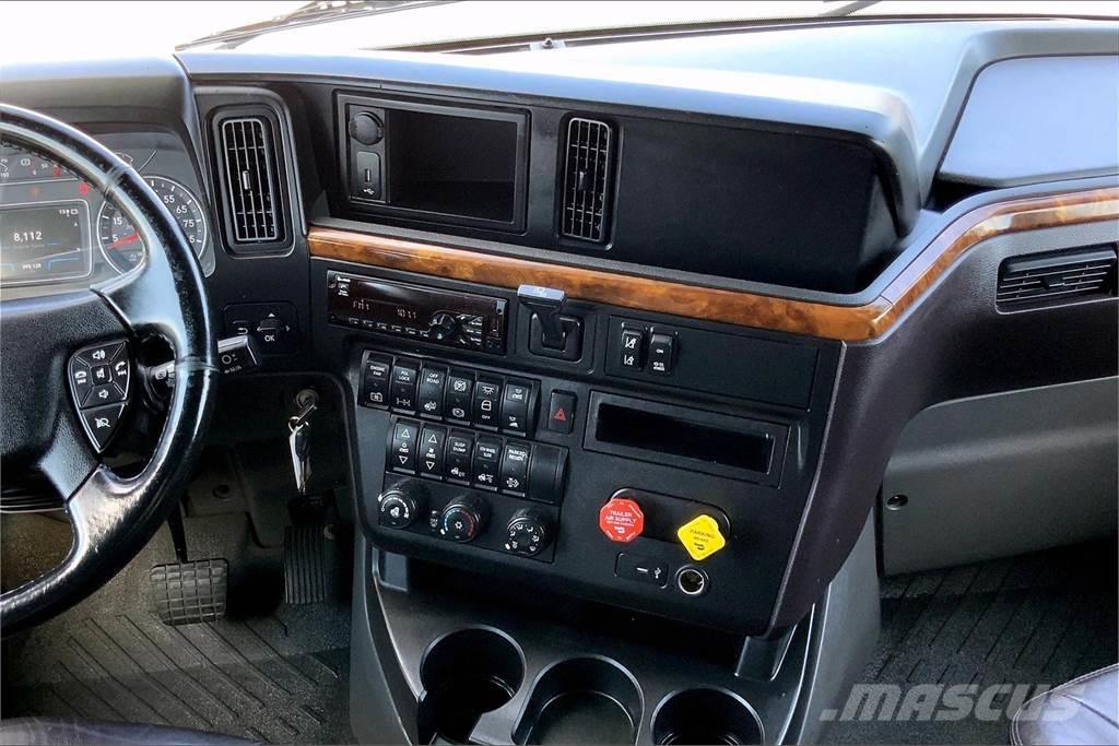 International LT625 6x4 Prime Movers