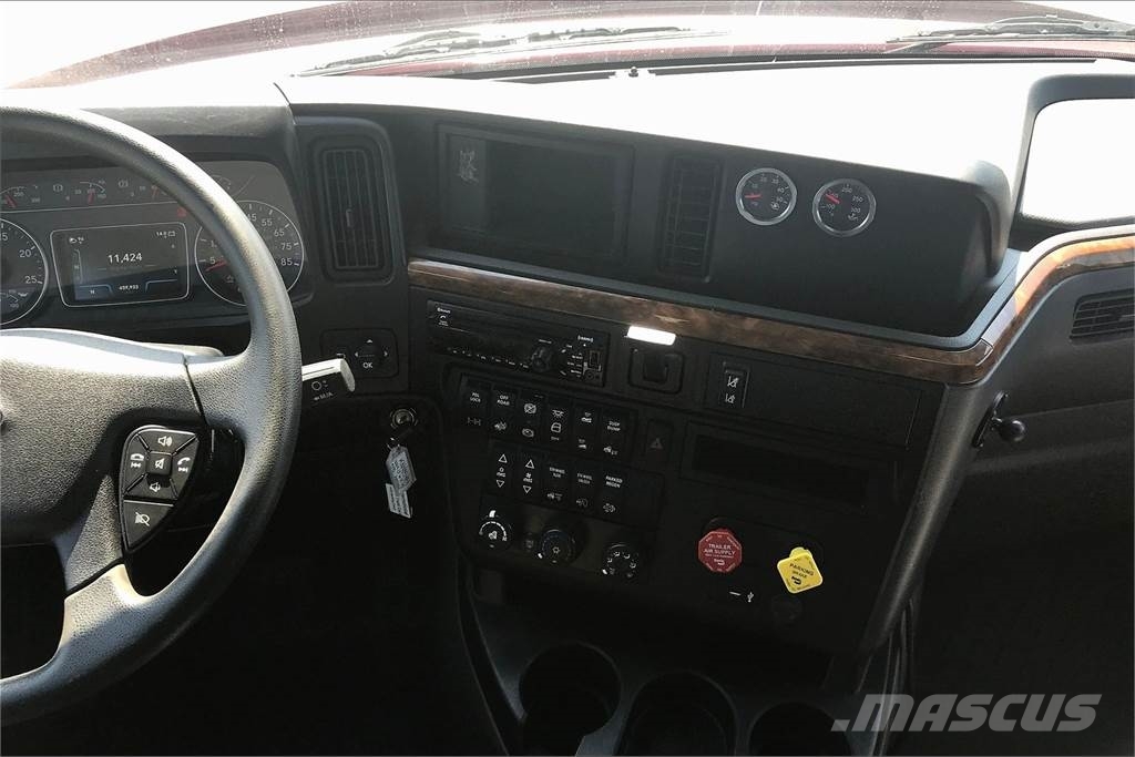 International LT625 6x4 Prime Movers
