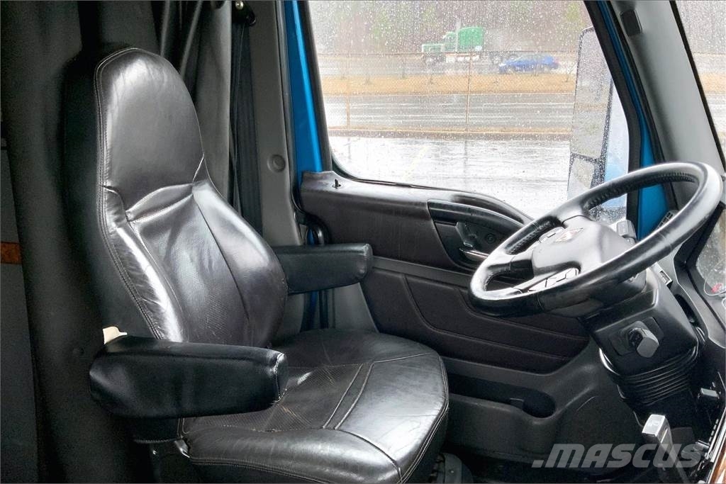 International LT625 6x4 Prime Movers