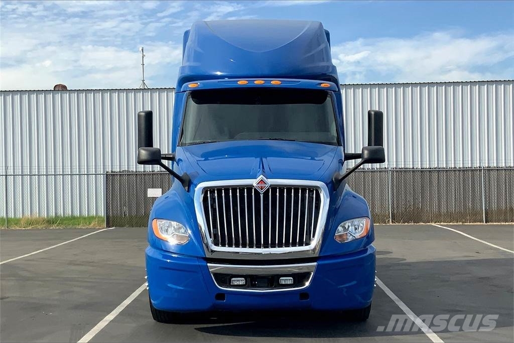 International LT625 6x4 Prime Movers