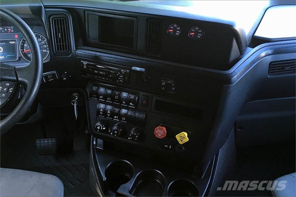 International LT625 6x4 Prime Movers