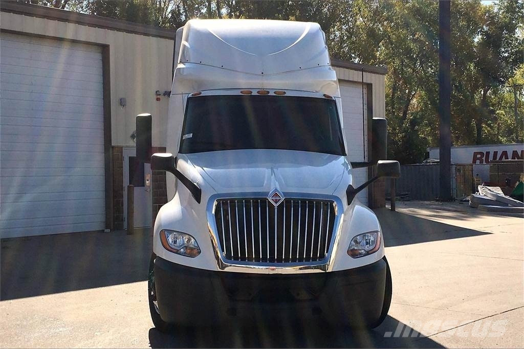 International LT625 6x4 Prime Movers