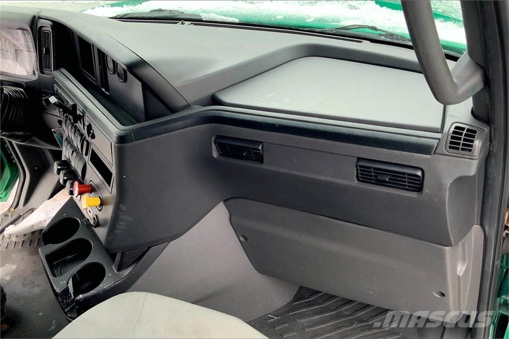 International LT625 6x4 Prime Movers