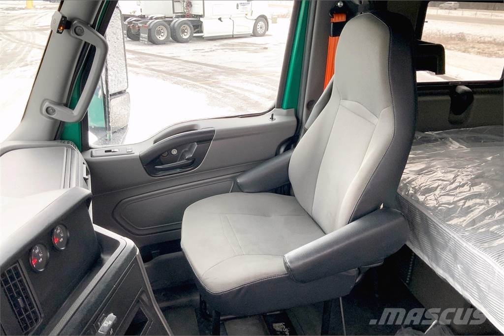 International LT625 6x4 Prime Movers