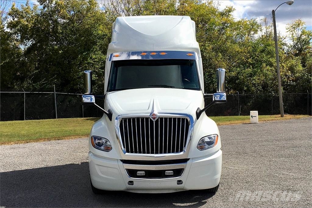 International LT625 6x4 Prime Movers