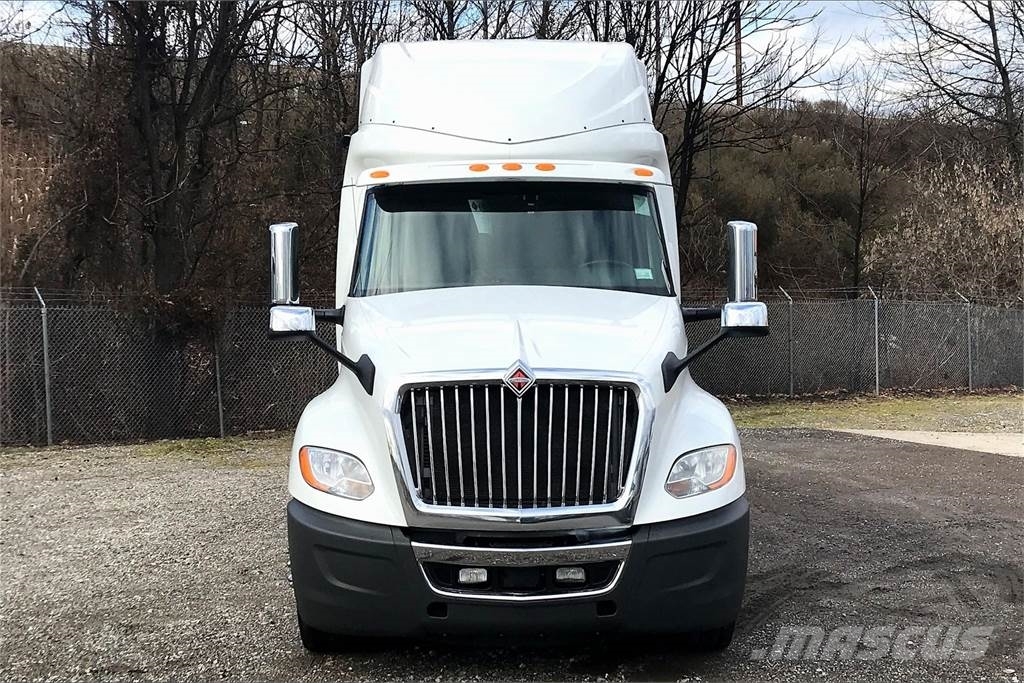 International LT625 6x4 Prime Movers