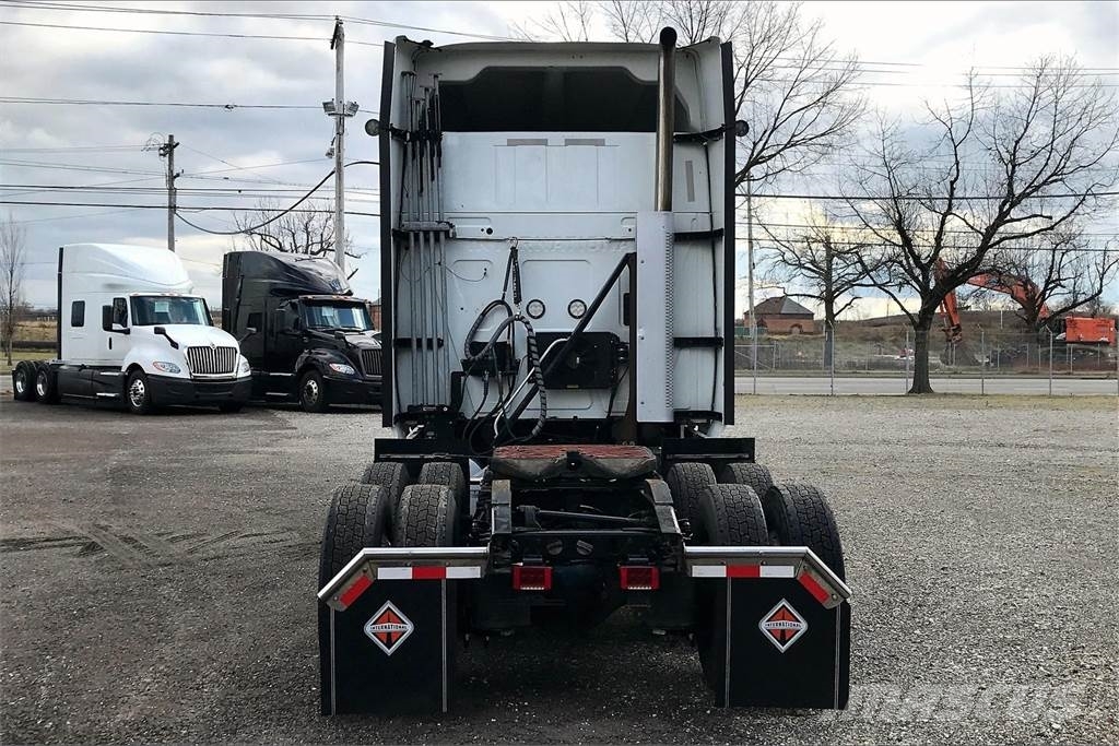 International LT625 6x4 Prime Movers