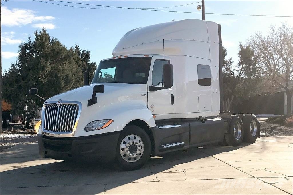 International LT625 6x4 Prime Movers