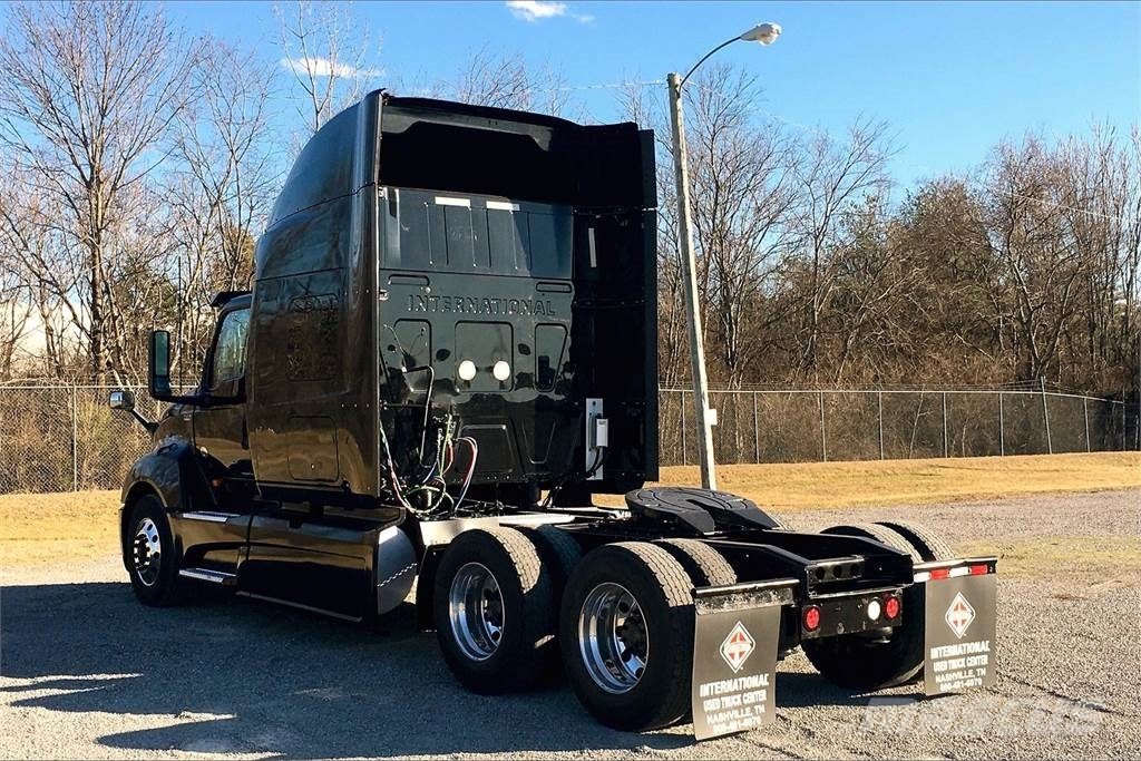 International LT625 6x4 曳引機組件