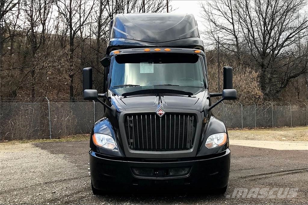 International LT625 6x4 Prime Movers