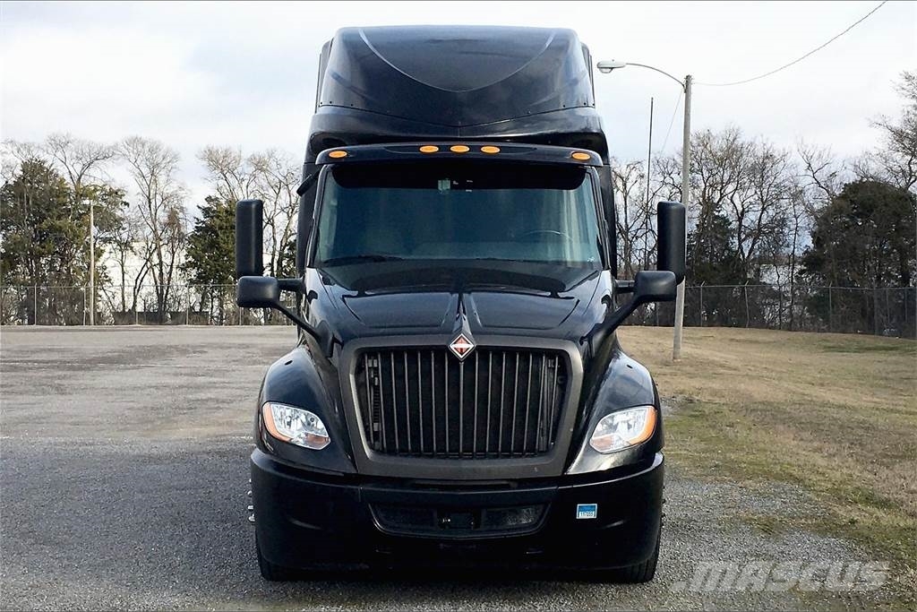 International LT625 6x4 Prime Movers