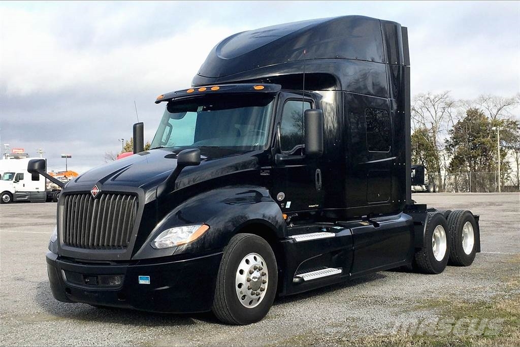 International LT625 6x4 Prime Movers
