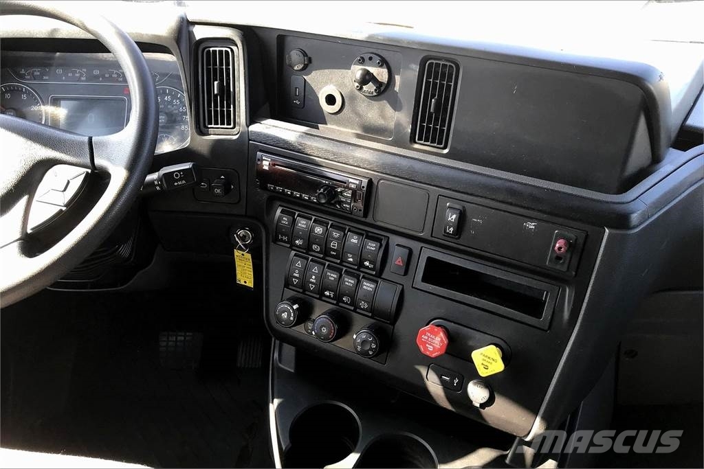 International LT625 6x4 Prime Movers
