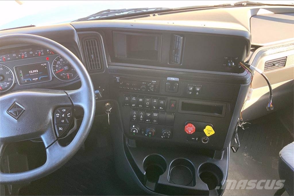 International LT625 6x4 Prime Movers