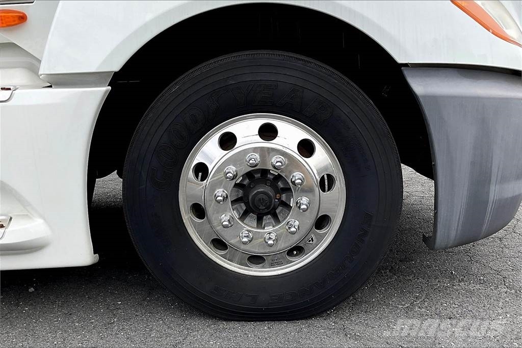 International LT625 6x4 Prime Movers