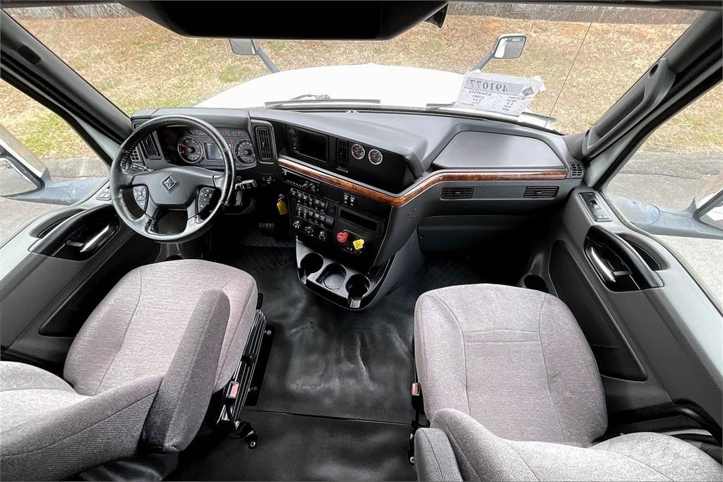 International LT625 6x4 Prime Movers