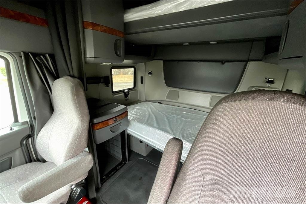 International LT625 6x4 Prime Movers